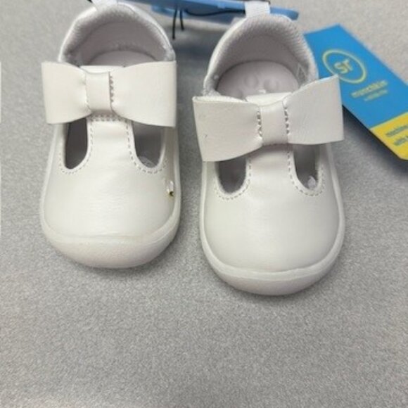 NEW STRIDE RITE MUNCHKIN WHITE VELCRO SHOES, SIZE 4 - Picture 1 of 5